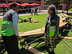 El accidente fue presenciado por los acompañantes de los alumnos, quienes corrieron a auxiliar a los afectados en el momento que ocurrió el colapso. X/SGIRPC_CDMX