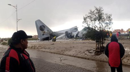 La gente que estaba en el lugar reportó que quedaron esparcidos en el sitio billetes que eran transportados en el avión. EFE/ Noticias San Roque D7