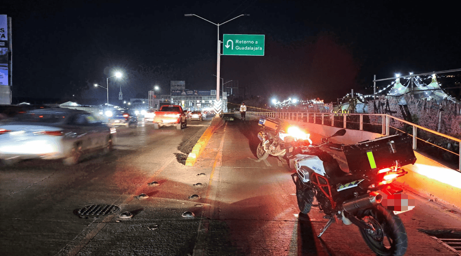 Las autoridades informaron sobre el cierre a la circulación del retorno inferior vehicular de avenida López Mateos hacia Periférico, a la altura de boulevard Bugambilias. X / @JaliscoVial