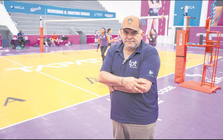 Héctor Oroz cristalizó el sueño de su hija Miranda de crear un equipo de voleibol profesional que representara Jalisco. EL INFORMADOR/J. Acosta