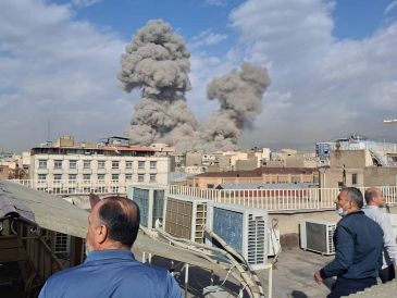 Explosión en Teherán. Además de la capital iraní, Israel ha golpeado otras ciudades, como Tabriz e Isfahán. AP