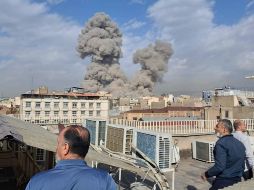 Explosión en Teherán. Además de la capital iraní, Israel ha golpeado otras ciudades, como Tabriz e Isfahán. AP