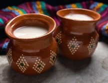 La diversidad microbiana del pulque depende del método utilizado en su preparación, así como del tipo de agave. ESPECIAL / CANVA