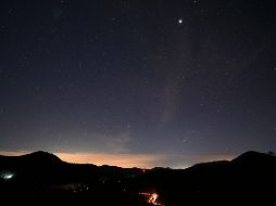 De acuerdo con el portal especializado en astronomía Star Walk, la mejor ventana de observación para esta alineación de seis planetas comenzará luego del atardecer. ESPECIAL / CANVA