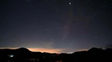 De acuerdo con el portal especializado en astronomía Star Walk, la mejor ventana de observación para esta alineación de seis planetas comenzará luego del atardecer. ESPECIAL / CANVA