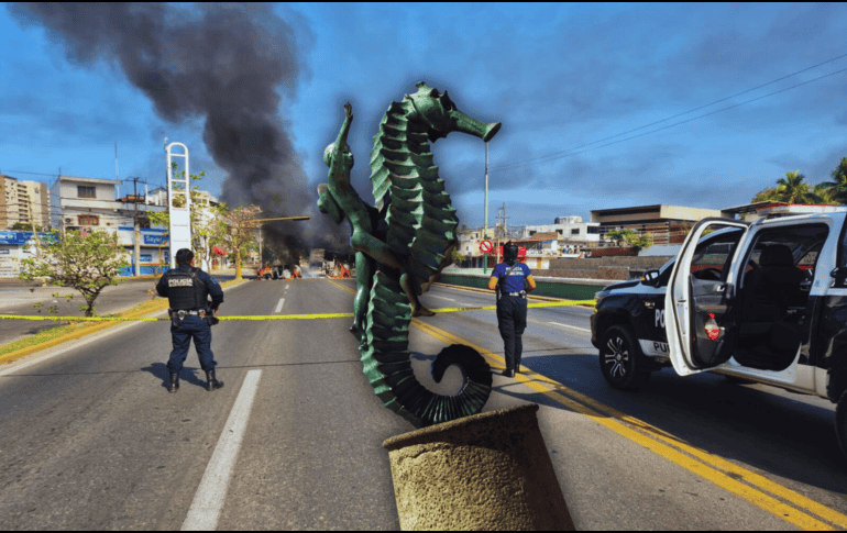 La Fluvial Vallarta, una de las zonas comerciales más activas del puerto, quedó convertida en un recordatorio tangible de la violencia desatada aquella jornada. ESPECIAL