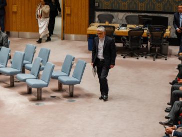 El embajador de Irán ante las Naciones Unidas, Amir Saeid Iravani, asiste a una sesión de emergencia del Consejo de Seguridad de la ONU. EFE/OLGA FEDOROVA