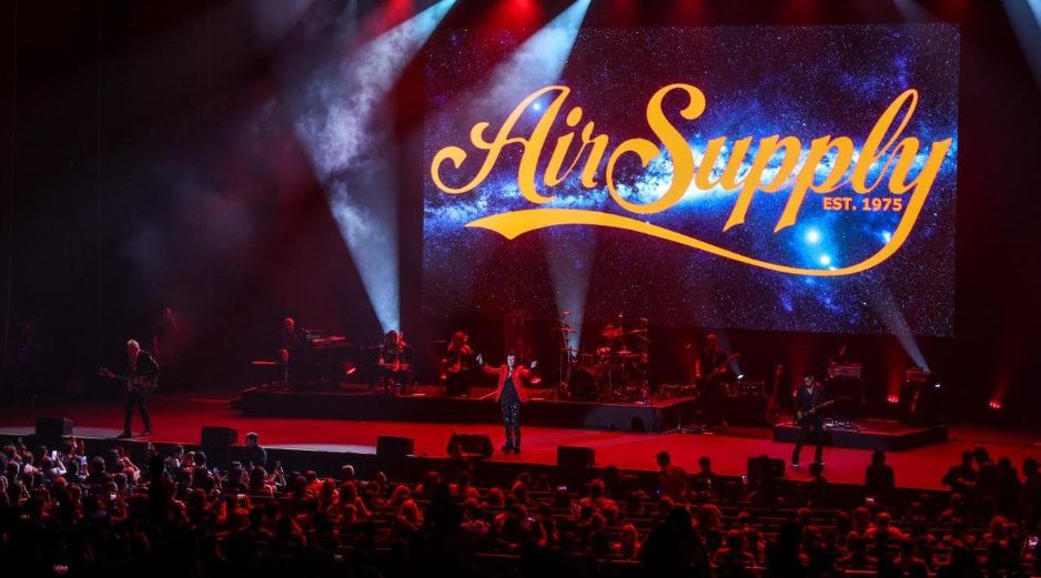 Entre aplausos, salieron al escenario el cantante australiano Russell Hitchcock y el guitarrista y compositor inglés Graham Russell.  EL INFORMADOR/A.NAVARRO