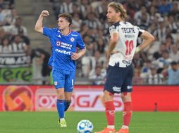 Agustín Palavecino selló el triunfo celeste con un gol clave para tomar el liderato. EFE/M. Sierra