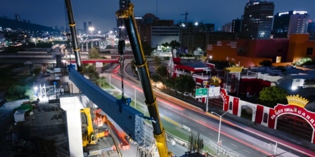 Colapsa estructura en obra de la L&iacute;nea 4 del Metro de Monterrey; hay varios lesionados