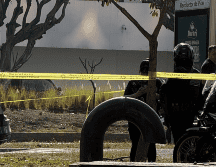 Uno de los automóviles afectados es un Nissan Versa que contaba con reporte de robo horas antes y que fue abandonado en el lugar. ESPECIAL / EL INFORMADOR