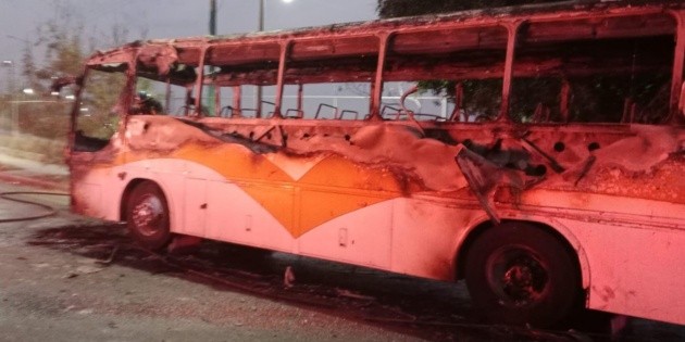 Se incendia cami&oacute;n de pasajeros en Tlaquepaque