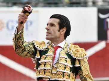 El ibérico repitió la fórmula y salió en hombros del coso de la colonia Monumental. ESPECIAL.