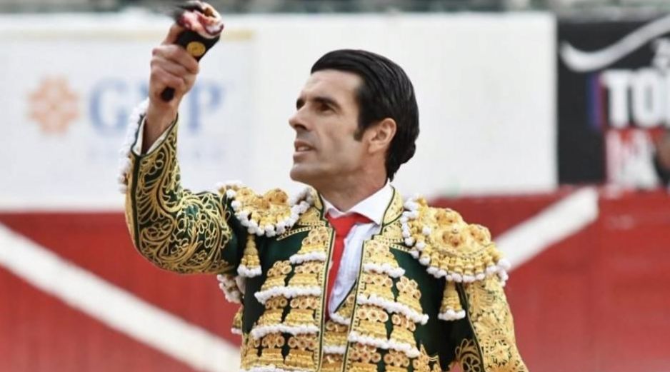 El ibérico repitió la fórmula y salió en hombros del coso de la colonia Monumental. ESPECIAL.