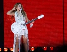 Con la cifra alcanzada, la loba consiguió un nuevo récord de asistencia a un concierto gratuito en el Zócalo con 100 mil personas más. SUN / H. Salvador