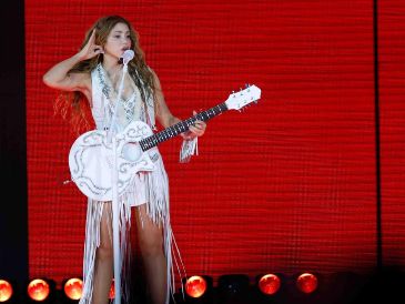 Con la cifra alcanzada, la loba consiguió un nuevo récord de asistencia a un concierto gratuito en el Zócalo con 100 mil personas más. SUN / H. Salvador