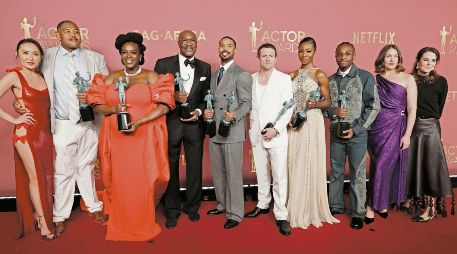 Los actores de la cinta “Sinners” celebran su triunfo a Mejor elenco, lo que de paso coloca al largometraje como una de los favoritos de cara al Oscar. AFP