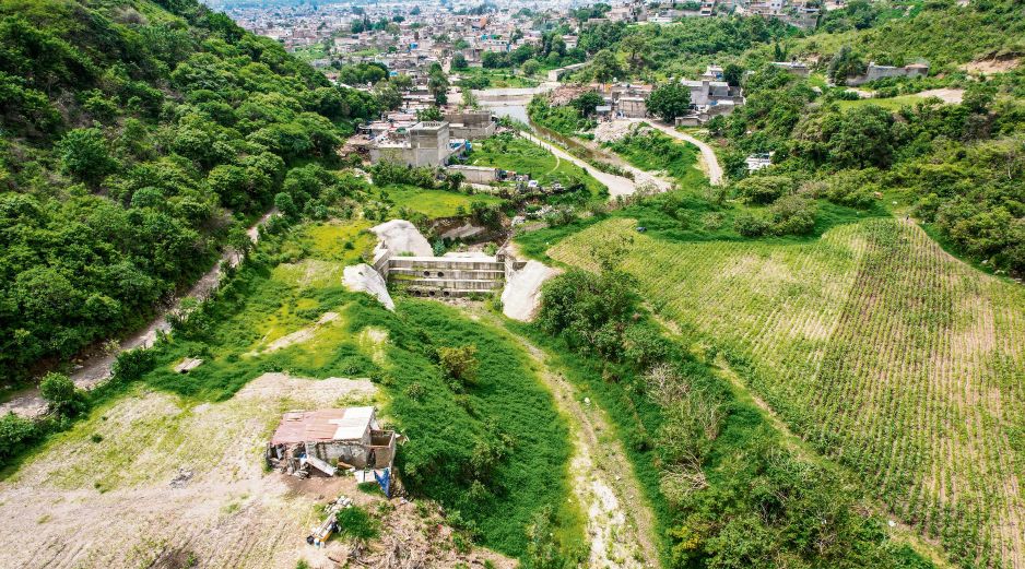 Terrenos ejidales se ofertan como desarrollos campestres en las faldas de La Primavera, pero se ubican en la zona de amortiguamiento del Área Natural Protegida, sin permisos de uso de suelo para construir. EL INFORMADOR/ A. Navarro