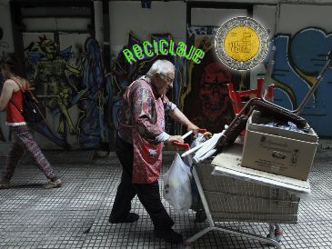 Todo sirve y todo se puede reciclar. Identifica, reúne y entrégalo en el espacio de reciclaje que más se acomode a tus traslados. EFE / ARCHIVO