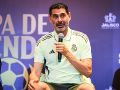 Durante la conferencia de prensa antes del partido de leyendas de este martes, Fernando Hierro reveló que sigue de cerca a Chivas revisando sus resultados. EL INFORMADOR / J. Acosta