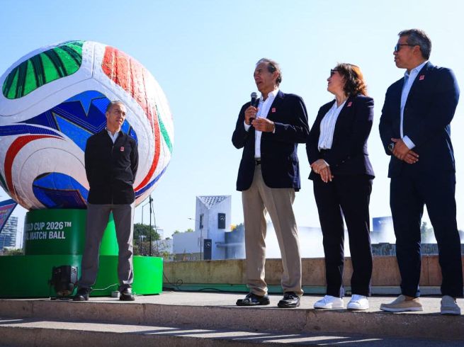 La exposición ofrece a los asistentes un viaje visual por la evolución del torneo de la FIFA y su impacto cultural. EL INFORMADOR / J. Acosta