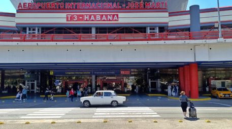 A raíz del primer anuncio de este tipo, todas las aerolíneas canadienses y rusas cancelaron temporalmente sus conexiones con la isla. EFE/Ernesto Mastrascusa