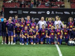 Barcelona se quedó con la Copa de Leyendas, que reunió figuras que parecía impensable ver en la ciudad y terminaron con abrazos en el centro del campo. EL INFORMADOR/ A. NAVARRO.