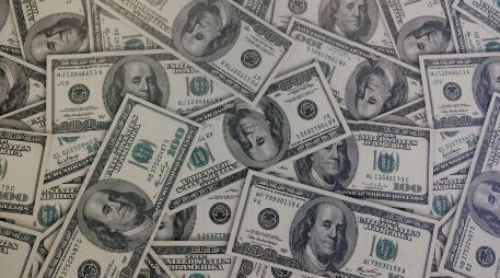 En el mercado internacional, el dólar avanzó 0.61% alcanzando su nivel más alto desde mediados de enero. Unsplash