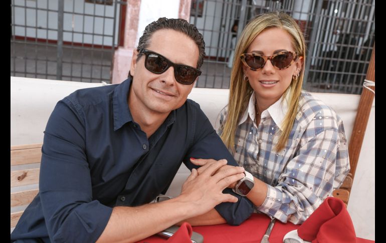 Carlos Gudiño y Gaby Estrada. GENTE BIEN JALISCO / Revista del 6 de marzo 2026