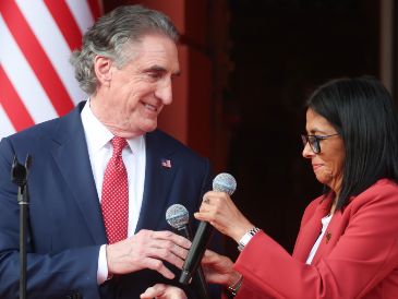 Durante el encuentro, intercambiaron "información sobre los flujos de inversiones para Venezuela" y "nuevas tecnologías para desarrollar el sector de la minería". EFE/M. Gutiérrez