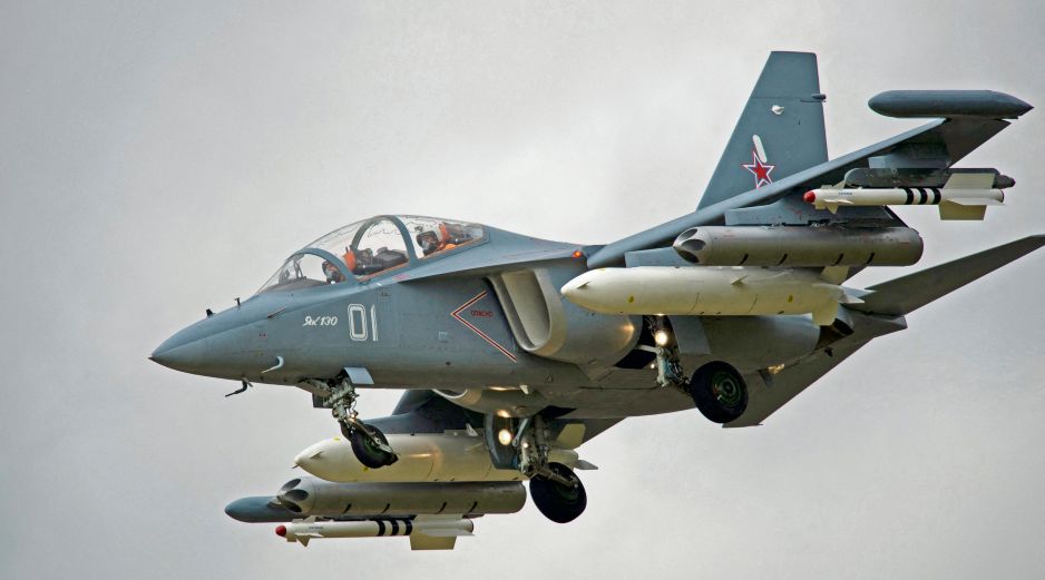 YAK-130, un avión de combate ligero, modelo que Israel aseguró haber derribado sobre Teherán. AFP