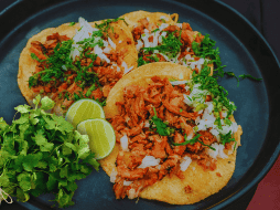 Entre las hierbas medicinales, el cilantro se destaca por ser ideal para combatir el colesterol y la diabetes. ESPECIAL / CANVA