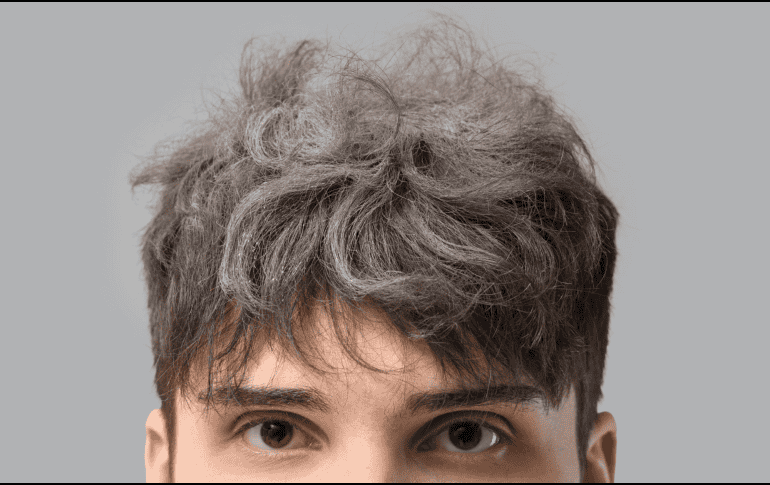 Aunque muchas personas optan por cubrir las canas con tintes o tratamientos estéticos, cada vez más personas eligen llevarlas de forma natural. CANVA