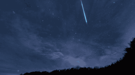 El contexto estacional (equinoccio de primavera ) es clave para la observación astronómica de este mes. CANVA