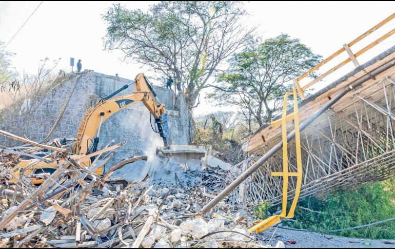El puente de La Desembocada tuvo que ser demolido por el daño sufrido el 22 de febrero. SUN