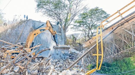 El puente de La Desembocada tuvo que ser demolido por el daño sufrido el 22 de febrero. SUN