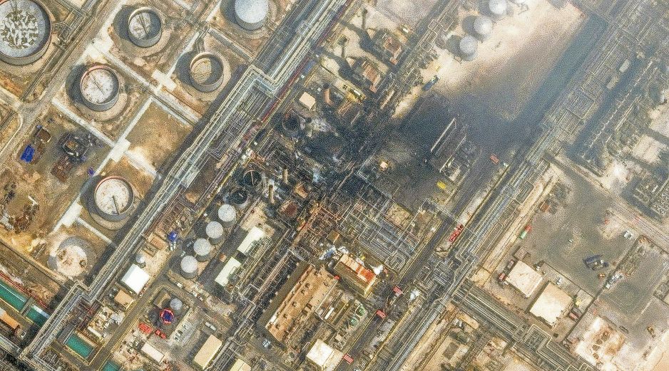 El ataque a la refinería Ras Tanura, la más grande de Arabia Saudita, y el cierre de facto del estrecho de Ormuz, disparan la preocupación por el suministro global de petróleo. AFP