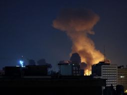 Fuego y humo tras un ataque en Teherán, capital de Irán. Los ataques de Estados Unidos e Israel continúan en varios puntos de la república islámica. EFE/A. Taherkenareh