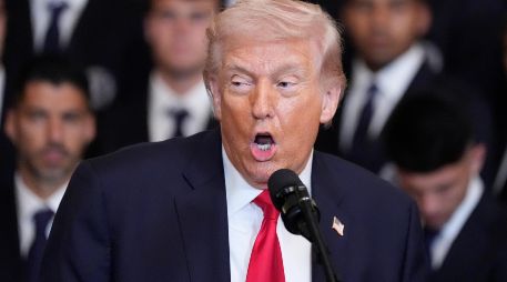 Donald Trump sostiene que los ataques contra Irán tienen el objetivo de proteger a los estadounidenses y acabar con las capacidades militares iraníes. AP/A. Brandon