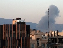 A primera hora del viernes, Irán lanzó ataques con misiles y drones contra Kuwait, Qatar, Arabia Saudí y Bahrein, países que albergan fuerzas de Estados Unidos. EFE/A. TAHERKENAREH