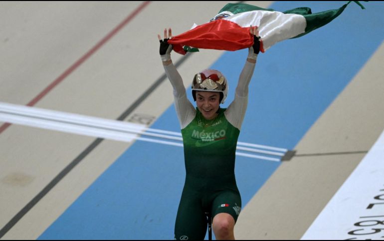 Este viernes, Yareli Acevedo ganó la medalla de oro en la carrera de eliminación en la Copa del Mundo de Ciclismo de Pista 2026. AFP / ARCHIVO