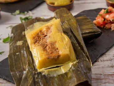 Durante Mesoamérica, eran un alimento básico para los aztecas y mayas; de hecho, su mismo nombre proviene de la palabra náhuatl "tamalli" que significa "envuelto". Pexels