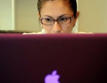 El estudio también detectó que las mujeres reportan menor satisfacción con sus oportunidades de desarrollo profesional. EFE/J.Arguedas