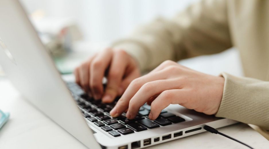 Con 447 votos a favor, diputados avalaron una reforma para proteger el tiempo personal de los trabajadores. CANVA