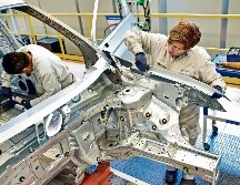 La industria automotriz será una de las prioridades durante la renegociación del tratado. AFP