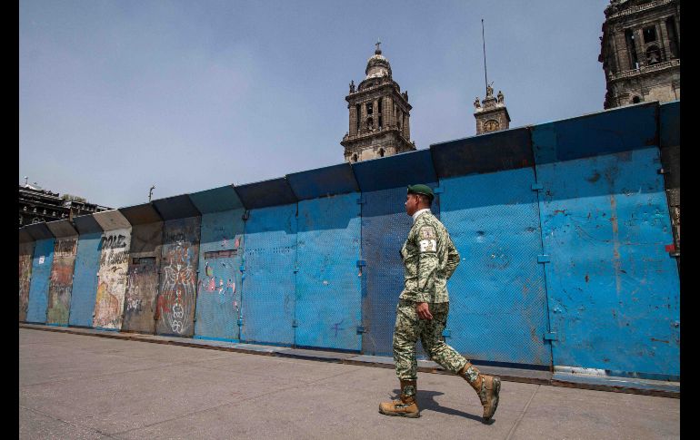 Colocan vallas metálicas en distintos puntos del Centro Histórico de la Ciudad de México como prevención durante la marcha del 8M. SUN / S. Reyes