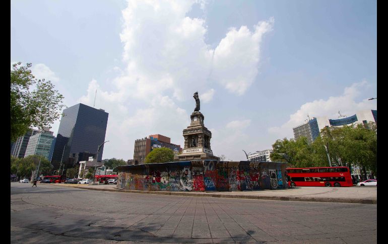 Colocan vallas metálicas en distintos puntos del Centro Histórico de la Ciudad de México como prevención durante la marcha del 8M. SUN / S. Reyes