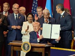 El mandatario realizó este anuncio durante la cumbre, durante el encuentro con 12 mandatarios latinoamericanos de derecha. EFE / Eduard Ribas