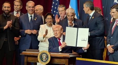 El mandatario realizó este anuncio durante la cumbre, durante el encuentro con 12 mandatarios latinoamericanos de derecha. EFE / Eduard Ribas