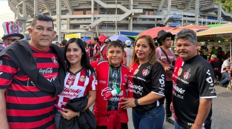 Arnulfo Rodríguez, aficionado del Atlas, destacó que, más allá del resultado, el clásico es un partido que se disfruta en familia. EL INFORMADOR/ F. RAMÍREZ.